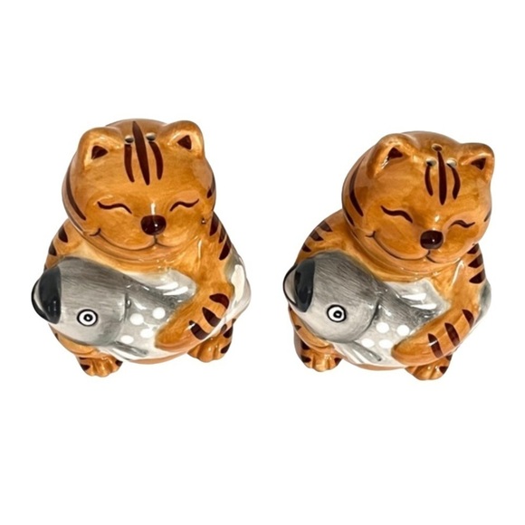 Adorable Cats Ceramic Salt & Pepper Shakers - Picture 5 of 7